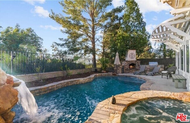 Building Photo - 26068 Charonne Ct