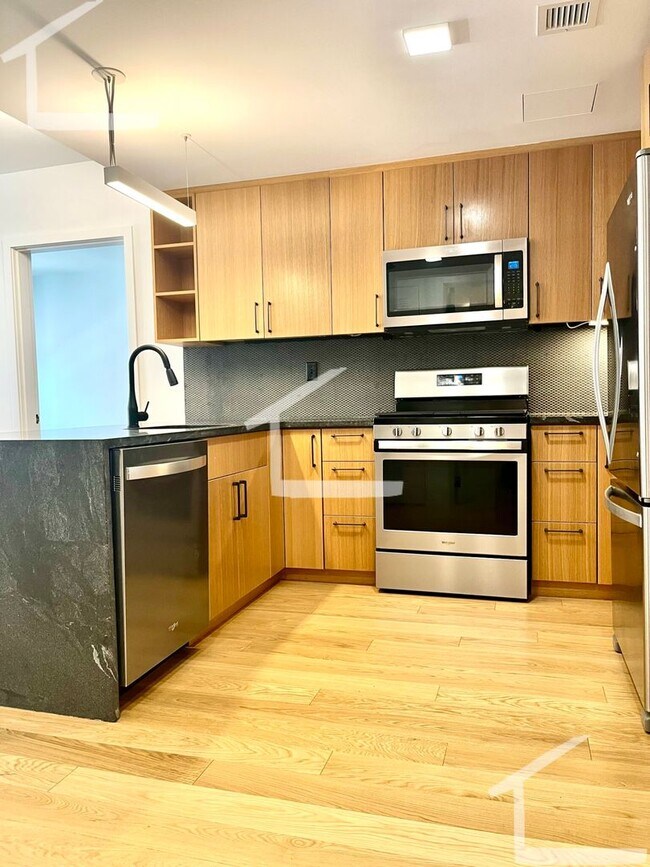 Building Photo - 208-83 Gardner St