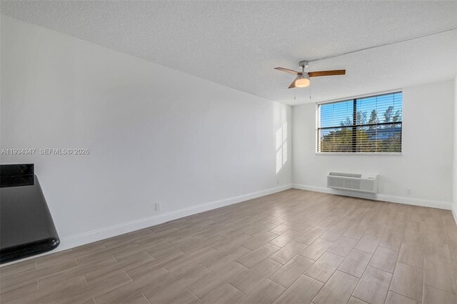 Building Photo - 2501 Riverside Dr