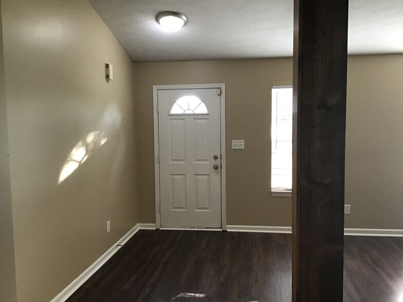 Building Photo - 1196 River Ridge Dr