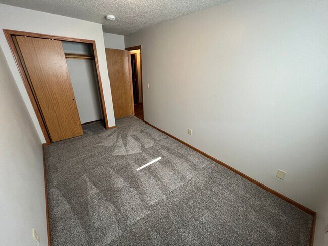 Building Photo - Large 3 bedroom apartment close to Sawyer Elementary, great for families