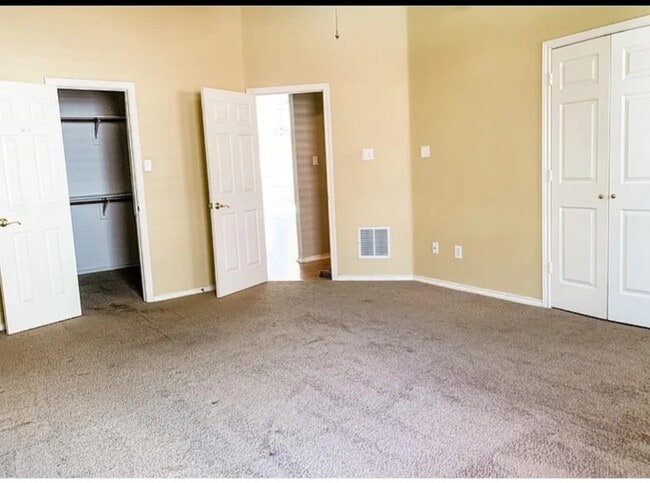 Building Photo - 9229 Daystar Dr