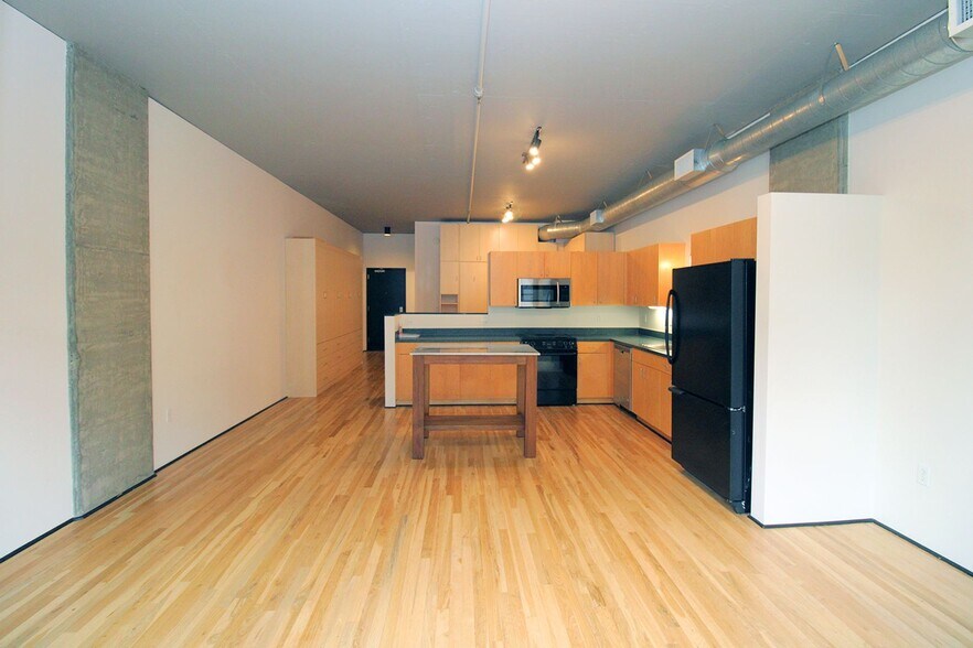 Building Photo - 408 NW 12th Ave