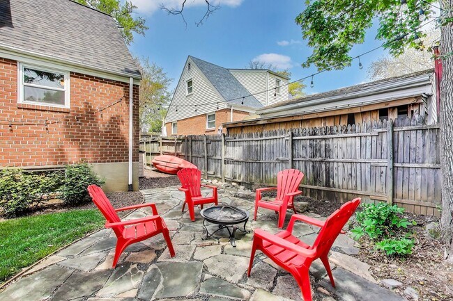 Building Photo - Coming Soon! Charming 4 Bedroom, 2 Bath Ca...