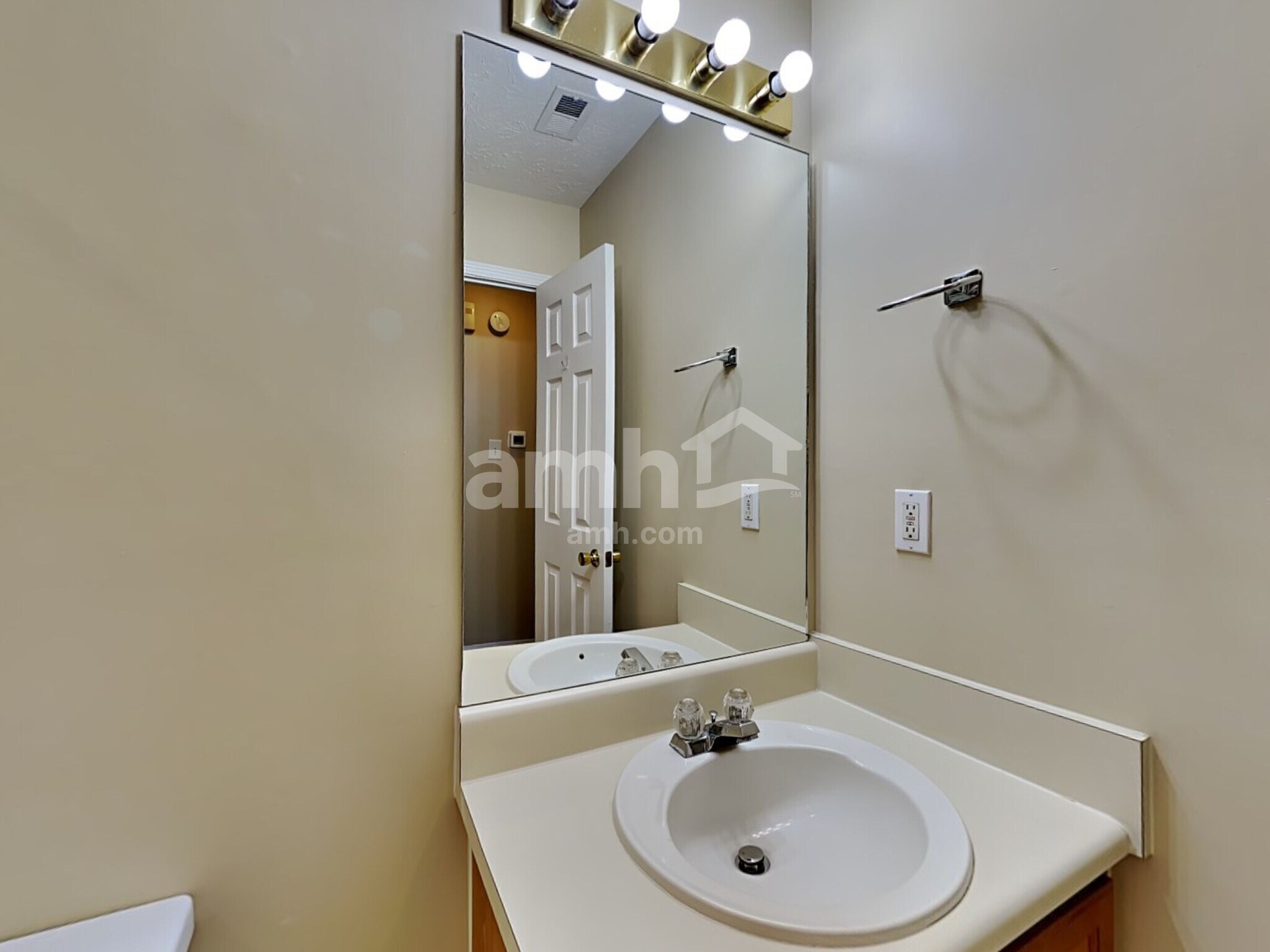 Building Photo - 4855 Lake Park Ter