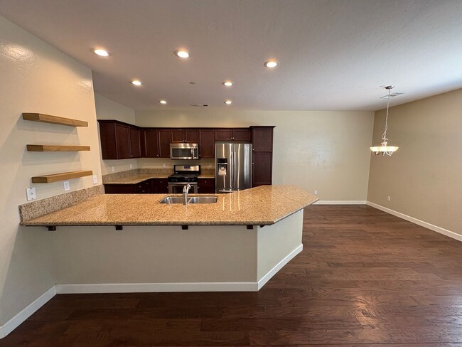 Building Photo - SE Visalia home Coming Soon!!