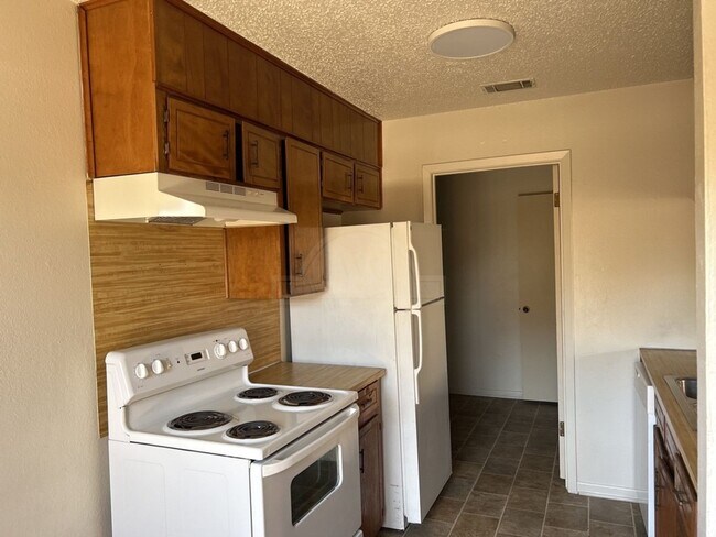 Building Photo - 3707 Hereford Ln