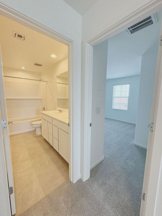 Building Photo - MOVE IN SPECIALS!! New 5-Bedroom Home in P...