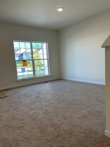 Building Photo - 463 Sweetgrass Dr