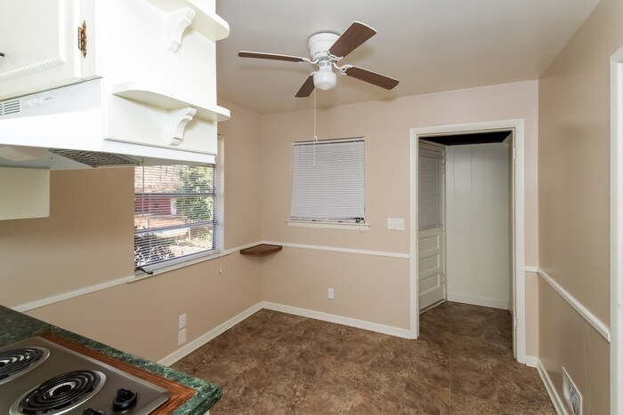 Building Photo - 3224 Poplar Ln