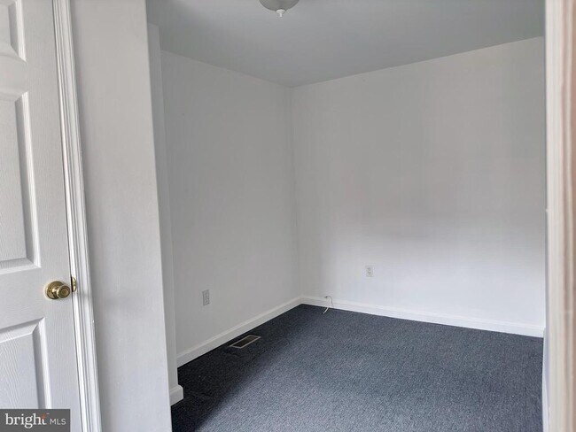 Building Photo - 1525 Montrose St