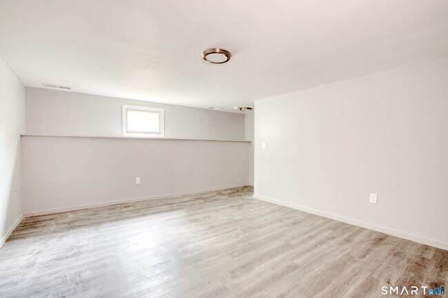 Building Photo - 76 Caesar Dr