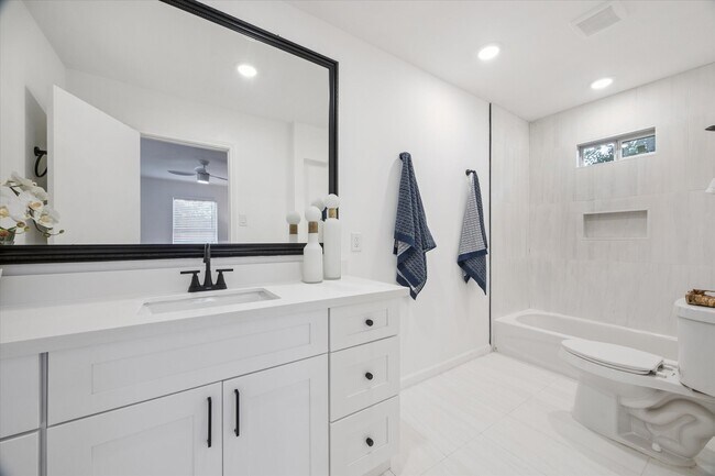 Building Photo - 9206 St Lo Rd