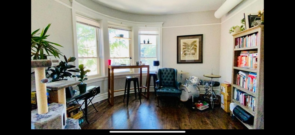 Building Photo - 2100 W Division St