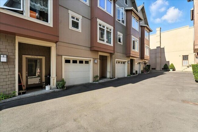 Building Photo - Dual-Purpose Townhome: Perfect for Profess...