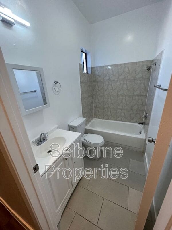 Building Photo - 1946 E 20th St