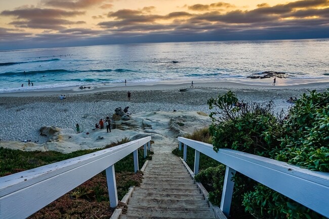 Building Photo - Gorgeous ocean view home at Windansea Beach!