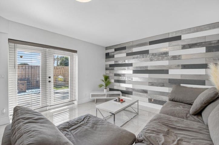 Building Photo - 4310 Village Dr