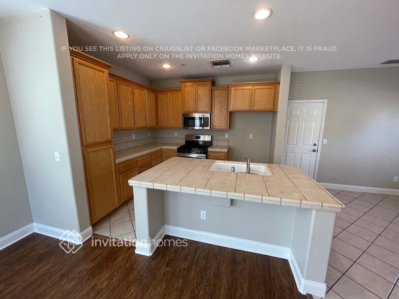 Building Photo - 614 Navigator Dr