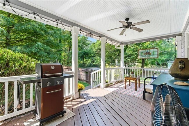 Building Photo - 2238 Ridgedale Rd NE