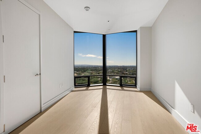 Building Photo - 211 Elm Ct