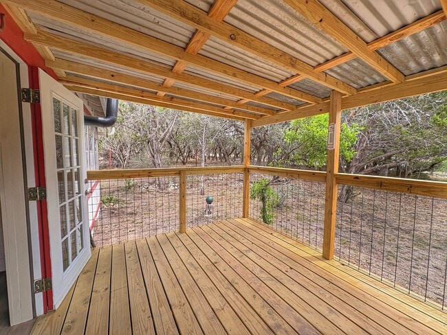 Building Photo - Charming Two-Bedroom, One-Bath