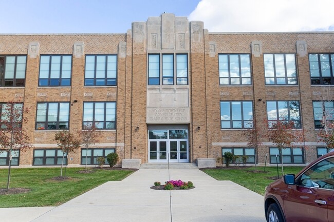 Building Photo - Blackhawk Commons