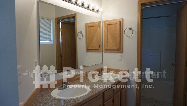 Building Photo - 11615 Breckenridge Ln NW