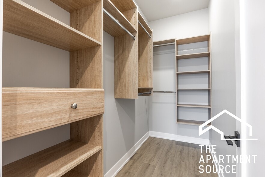 Building Photo - 3738 S Calumet Ave