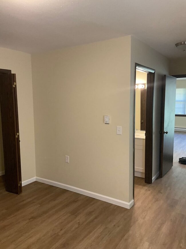 Building Photo - Deepwater Apartments
