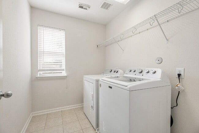 Building Photo - 2606 Midnight Star Cir