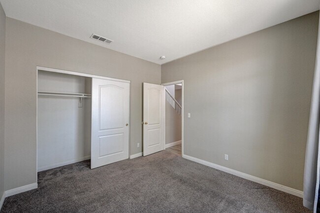 Building Photo - One-of-A-Kind 2 Story, 3 Bedroom with 3 Full Baths Home in the Heart of Summerlin!