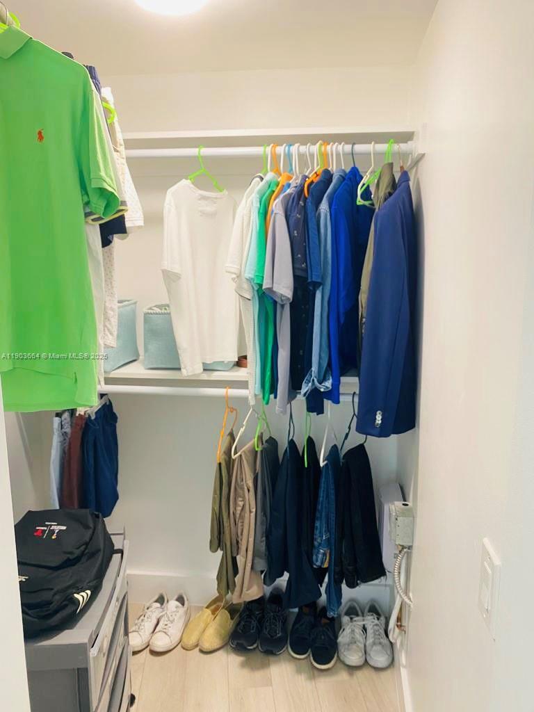 Building Photo - 1528 Brickell Ave