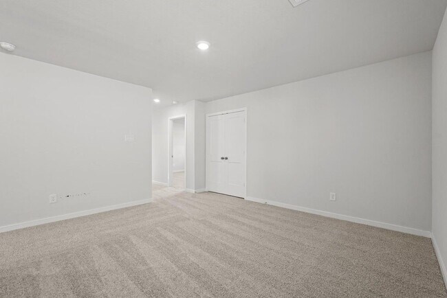 Building Photo - 222 Forest W St