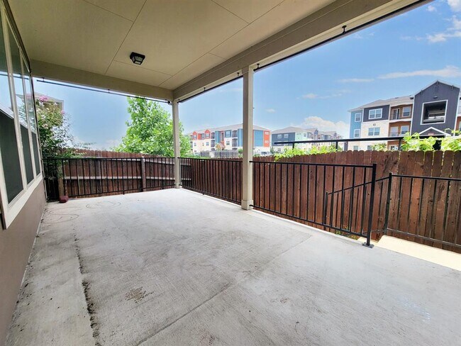 Building Photo - 15811 Windroot St