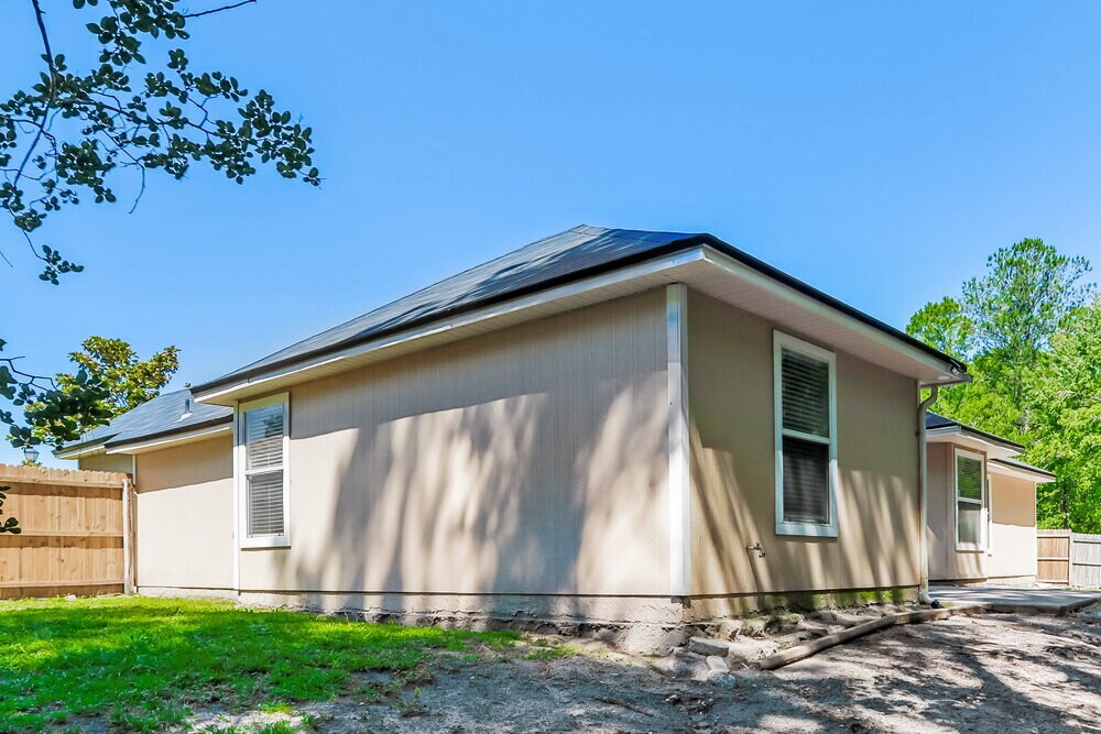 Building Photo - 7811 Invermere Blvd N