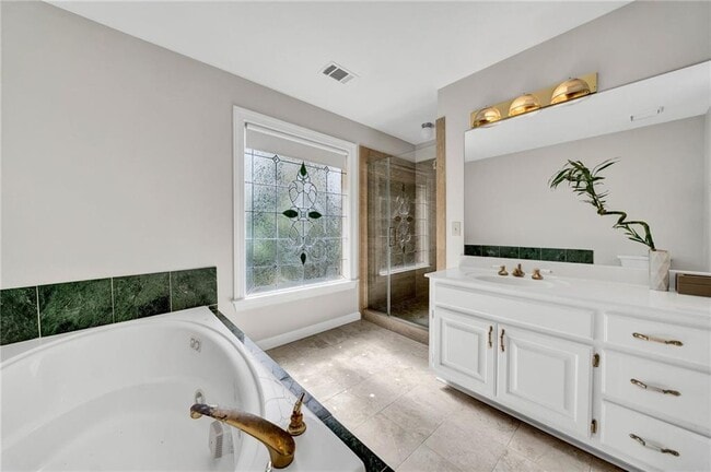 Building Photo - 2448 Kings Arms Dr