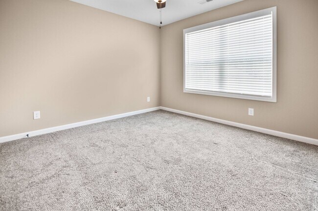 Building Photo - Pet Friendly Four Bedroom!