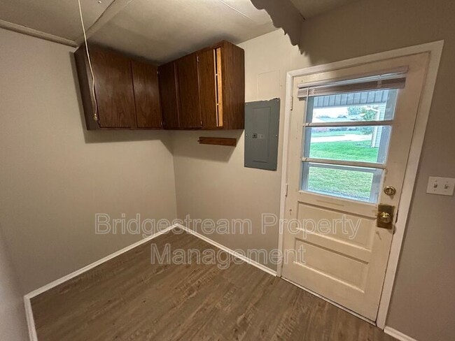 Building Photo - 1205 S Maple Ave