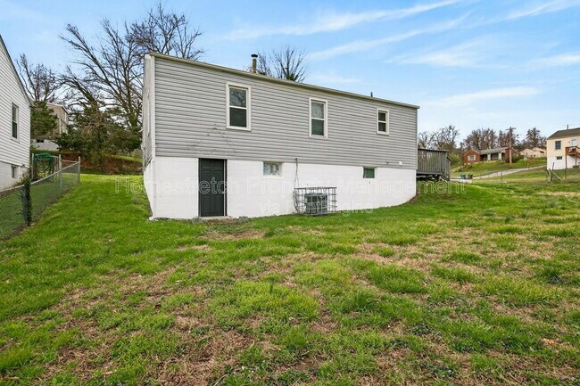 Building Photo - 605 Abston St