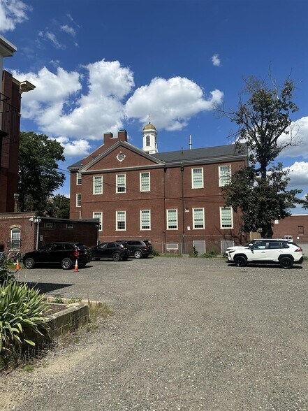 Building Photo - 379 Harvard St