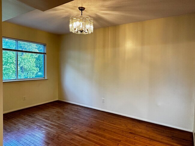 Building Photo - 2 Wynwood Dr