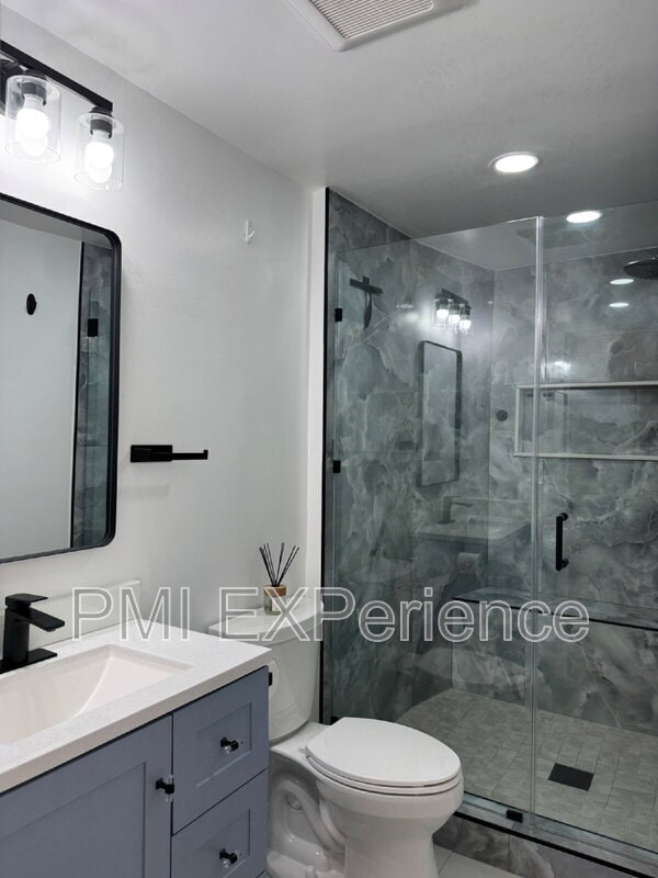 Building Photo - 8203 Comet Dr