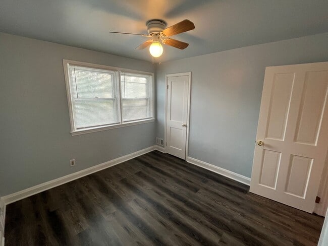 Building Photo - Freshly Renovated Row Home with Beautiful ...