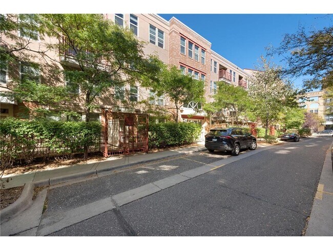 Building Photo - 660 N 2nd St