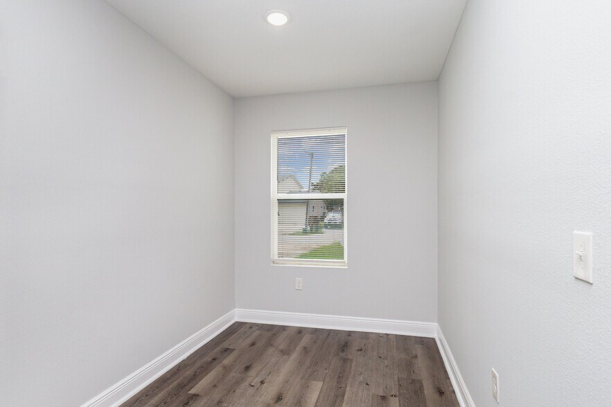 Building Photo - 774 Lucaya Dr