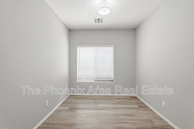 Building Photo - 534 E Bartlett Way