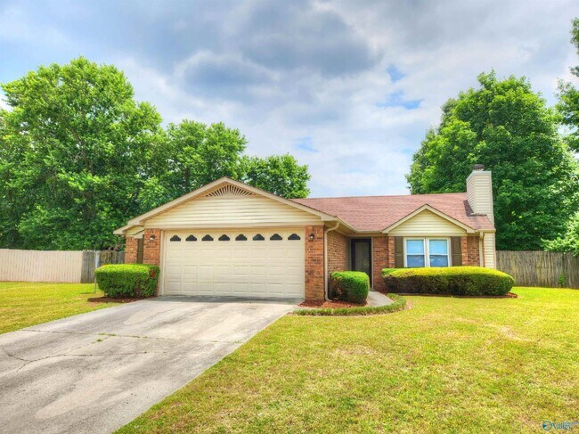 Building Photo - 1008 Fieldstone Ct SE