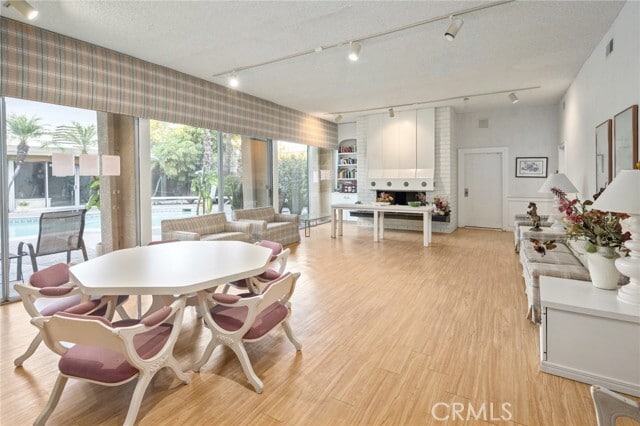 Building Photo - 5242 Lindley Ave