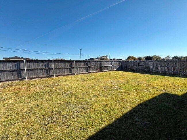 Building Photo - 5115 Leaning Tree